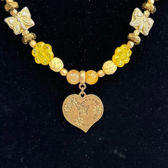 Butterfly’s, Bees & Flowers Stone & Glass Yellow & Gold Jewelry Set. - Picture 9 of 10